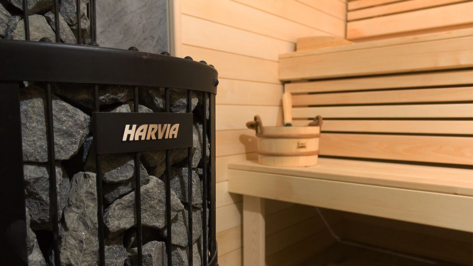 Печь на дровах Harvia Legend 240 Duo в сауне | фото LUCHESK ©