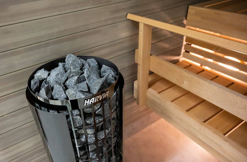 Электрокаменка Harvia Cilindro PC70 6,8 kW в интерьере парилки